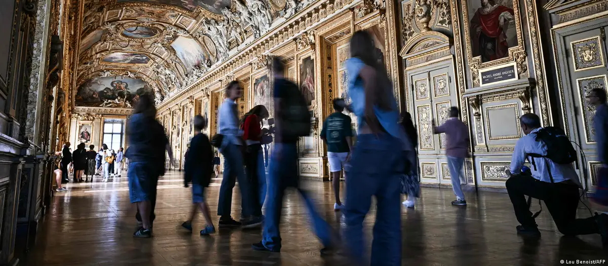 Louvre's Apollo Gallery reopens, 9 months after heist