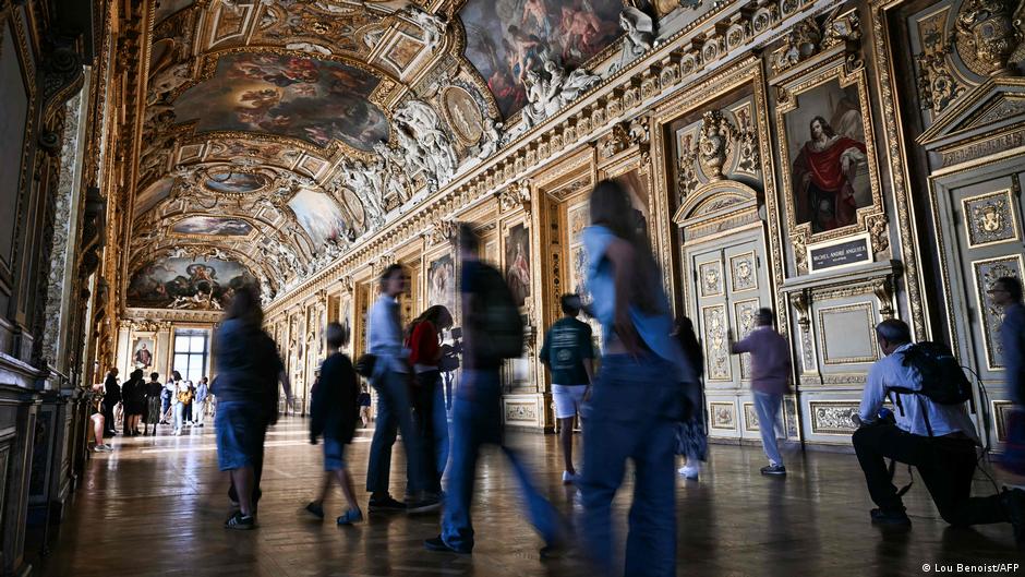 Louvre's Apollo Gallery Reopens – Without Jewels Stolen in Last Year's Heist