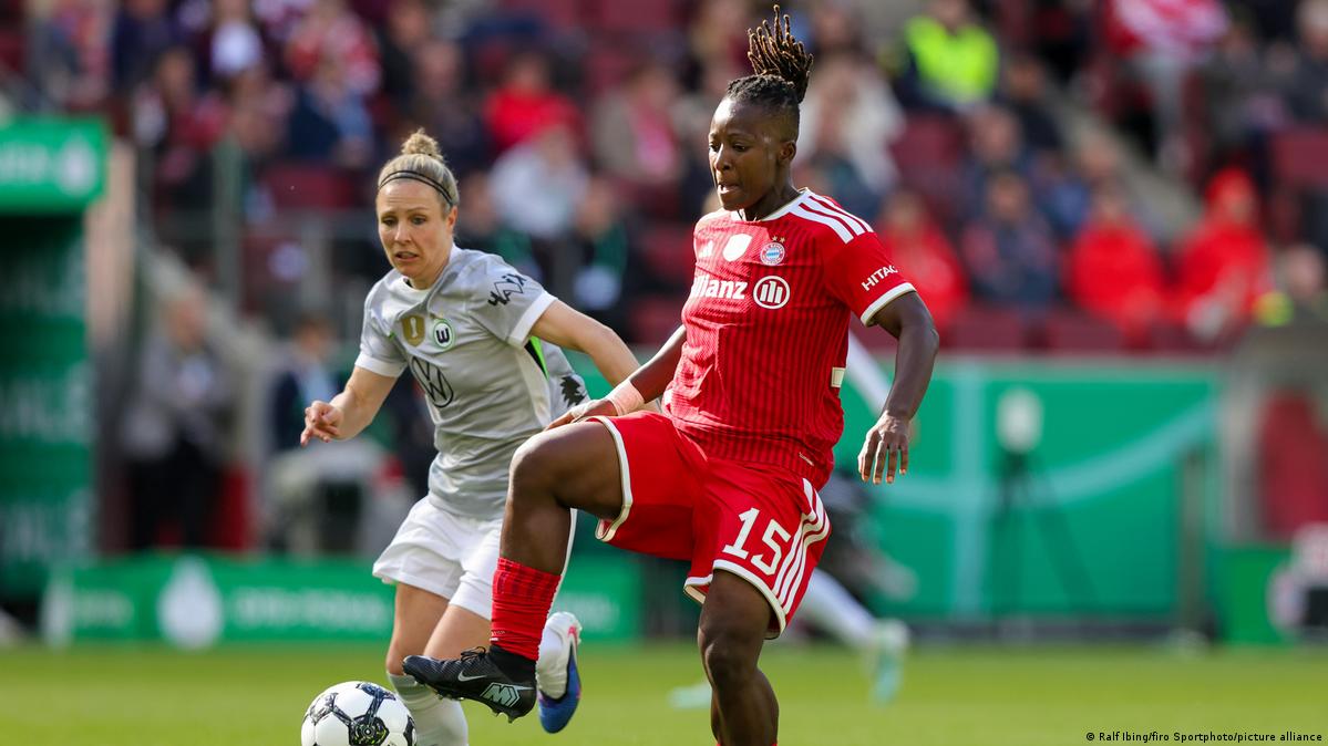 Bernadette Amani Münhendəki ilk yarım mövsümdə iki kubok qazandı Şəkil: Ralf Ibing/firo Sportphoto/picture alliance