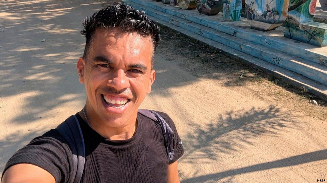 Selfie de Alex Serna sonriendo. Selfie de Alex Serna sonriendo.