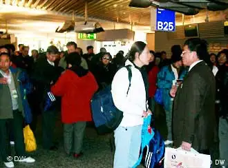 首批中国游客抵达法兰克福机场