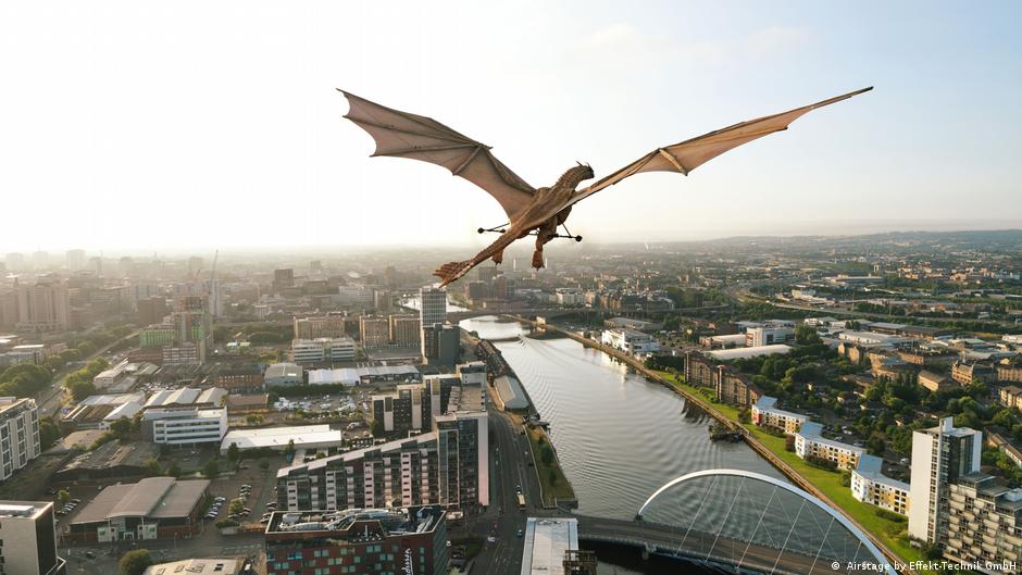 Un Dragón Hiperrealista de 'La Casa del Dragón' Surca los Cielos de Escocia y Desata la Fantasía Global