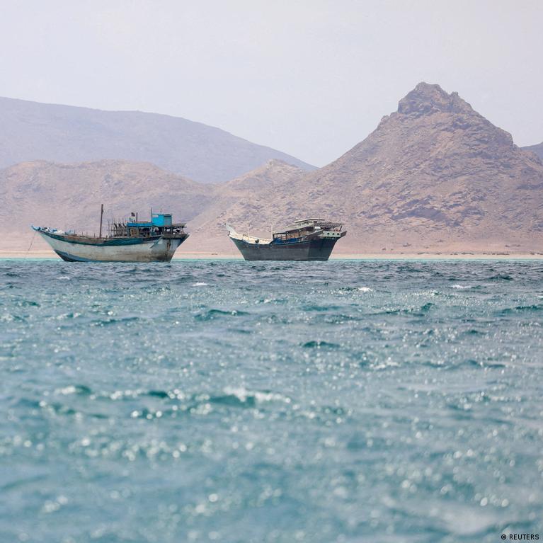 Iran war: Saudi-led coalition attacks Yemen's Hodeida port city