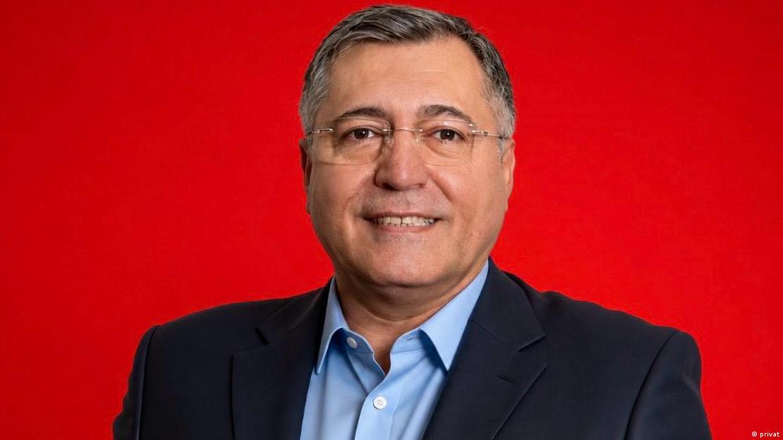 CHP Almanya Birliği'nin Sözcüsü Murat Polat aynı zamanda SPD'de aktif siyaset yapıyor. 