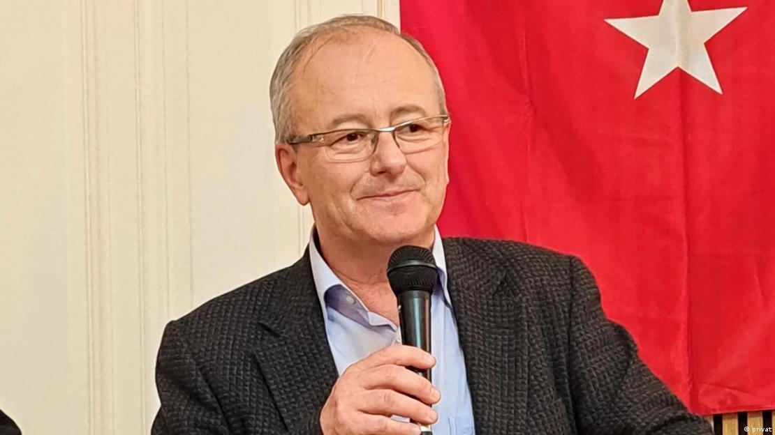 CHP Berlin Birliği Başkanı Prof. Dr. Ziya Akçetin, Özgür Özel liderliğindeki Yeni Parti'yi desteklediklerini açıkladı. 