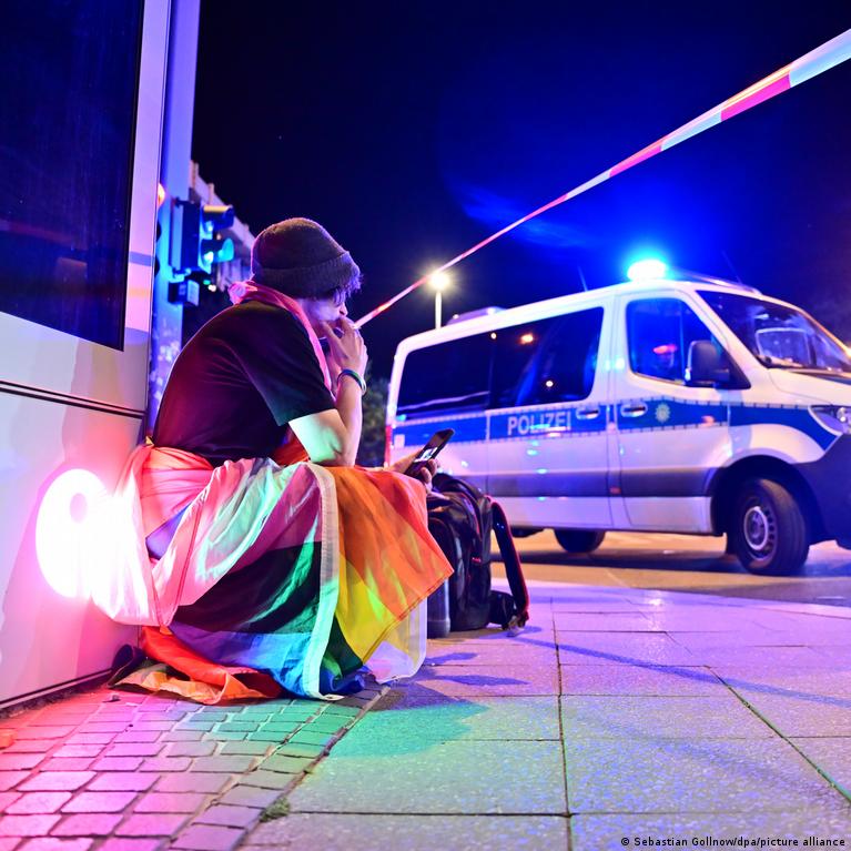 Berlin: 1 dead, 16 injured after car ramming at CSD Pride event