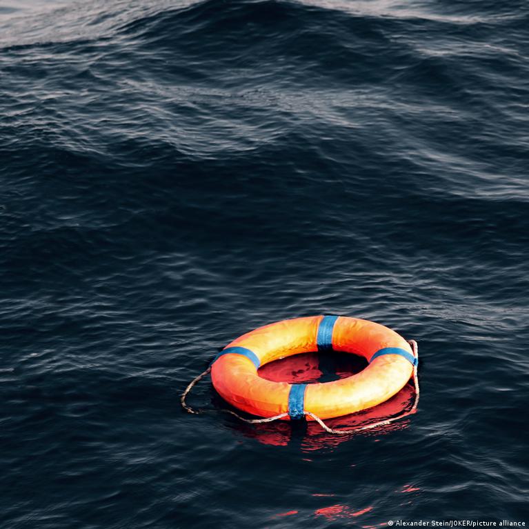 Vietnamese vessel sinks in South China Sea, 23 missing