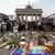 Lule dhe mbishkrime para Portës së Brandenburgut pas atentatit