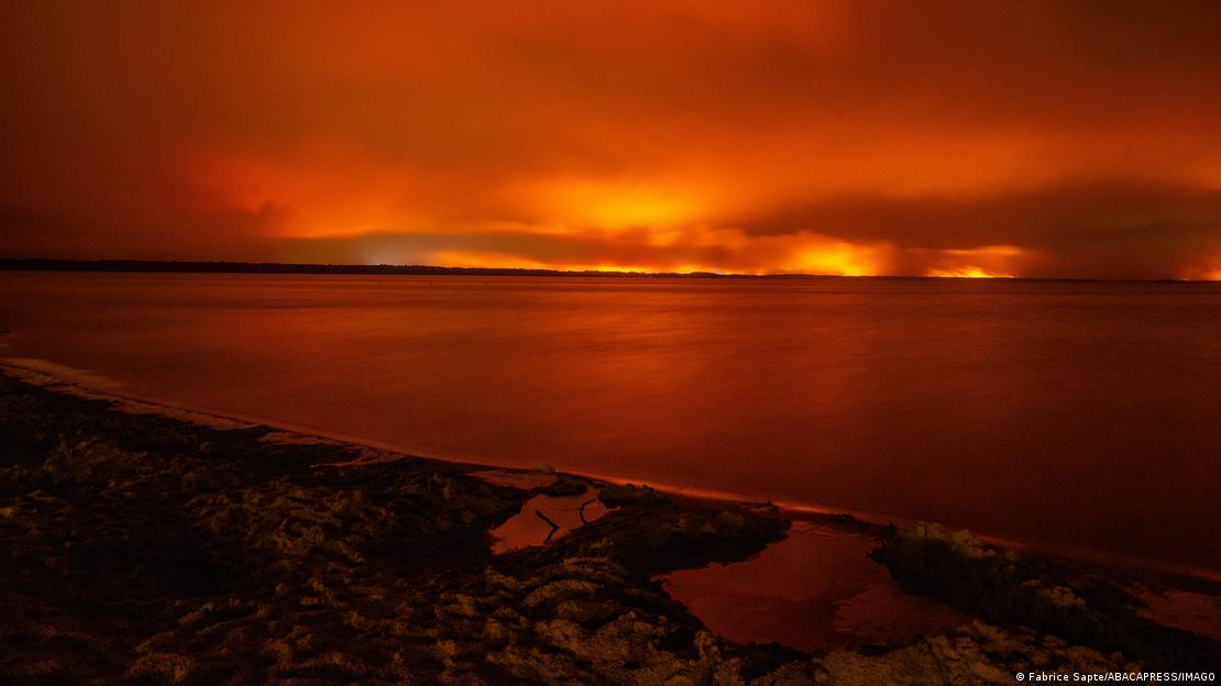 Incendio forestal en Gironda, Francia: un paisaje en llamas.