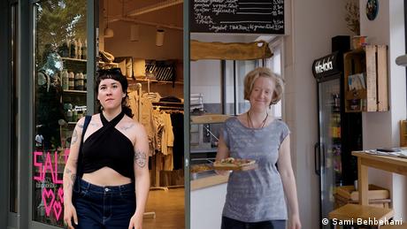 Im Bekleidungsgeschäft oder im Café: Minijobs gibt es in vielen Branchen.
