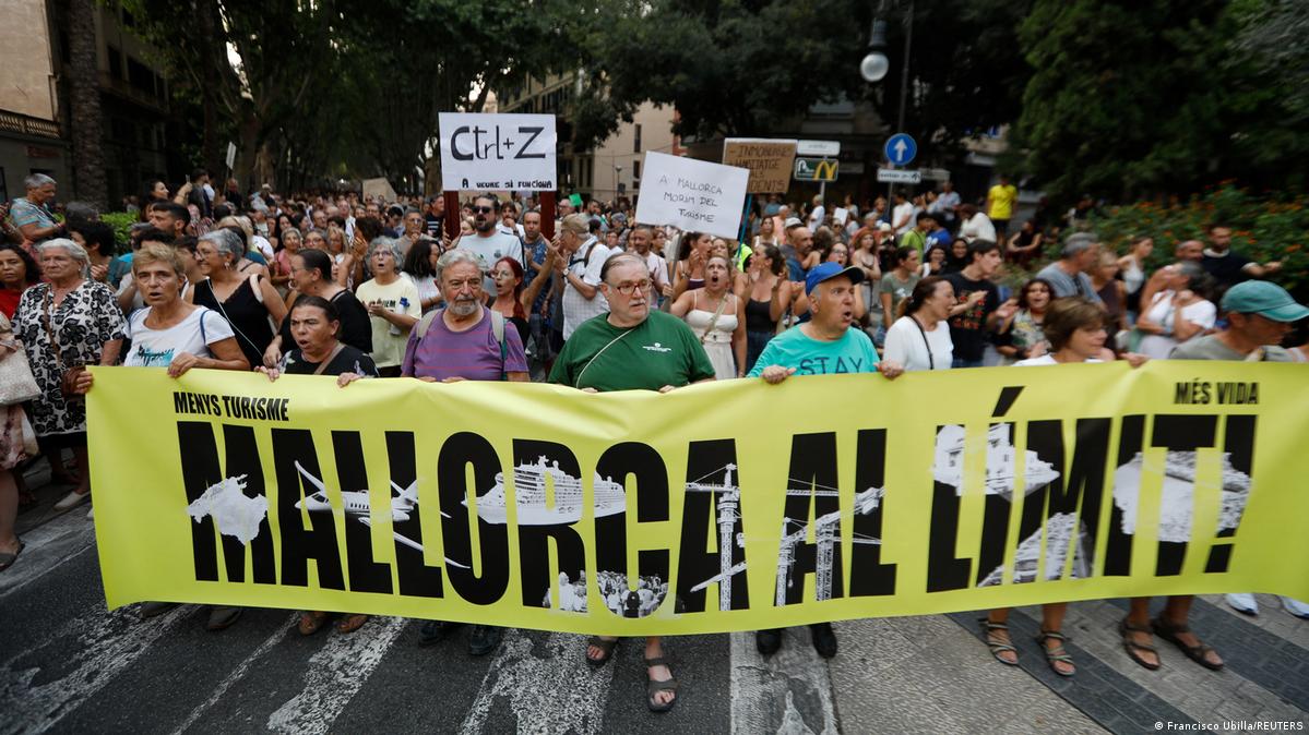 Thousands of people demonstrate in Mallorca against mass tourism