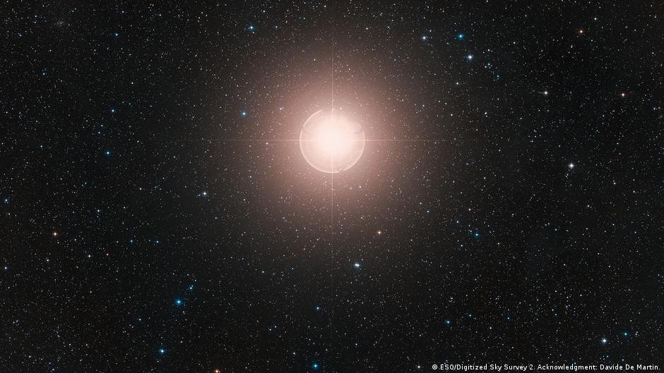 La famosa estrella Betelgeuse no está sola: captan a su compañera