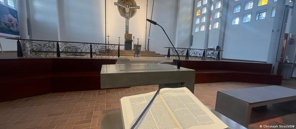 A Igreja São Pio, em Mannheim, divide-se entre missas católicas e cultos evangélicos
