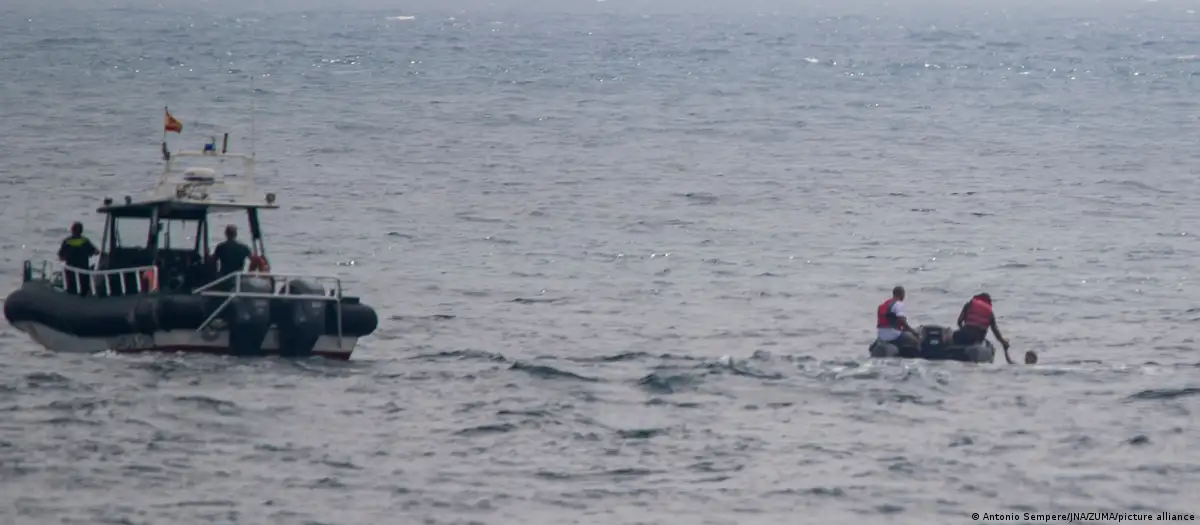 Spain: Hundreds of migrants attempt to swim toward Ceuta