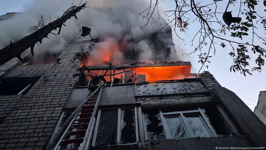 Prédio pega fogo em Lviv