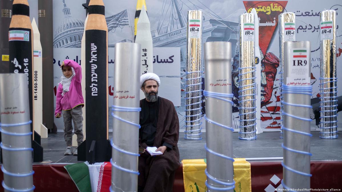Iran Teheran 2025 | Anti-US- und anti-israelische Kundgebung mit Raketenmodellen 资料图片:伊朗自产的导弹模型