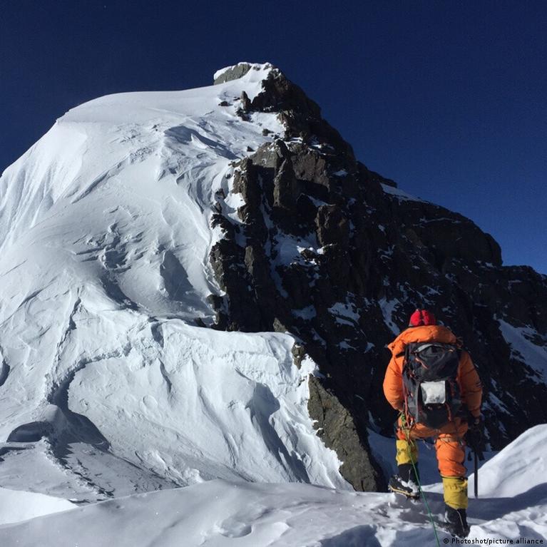 Thumbnail for Pakistan: Bodies found after international mountaineers vanish on Broad Peak