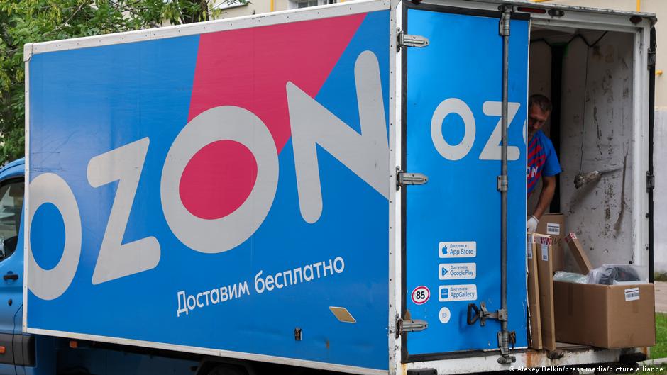 Ozon перемещает дорогие товары из опасений украинских атак