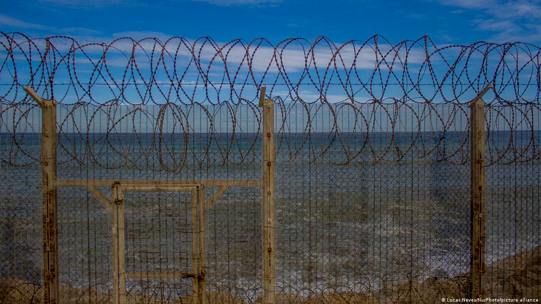 في 19 يناير 2025، يُعد السياج الفاصل بين الفنيدق (المغرب) وسبتة (إسبانيا)، الواقع في شمال أفريقيا، أحد الحدود الرئيسية التي يستخدمها الأشخاص في القارة لمحاولة الهجرة إلى الاتحاد الأوروبي. 