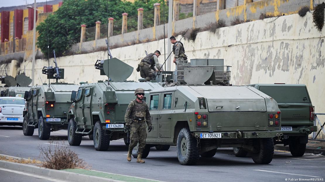 Carros militares em Ceuta