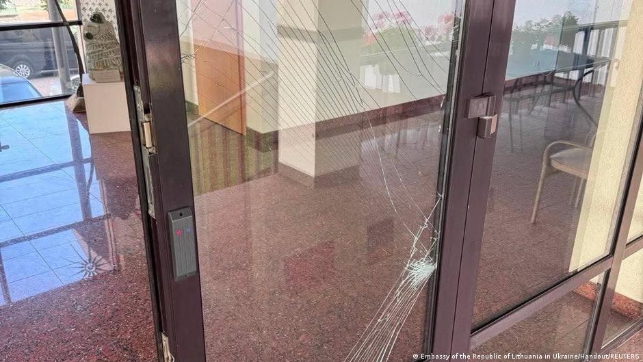 Посольство Литви в Києві зазнало пошкоджень під час атаки Росії