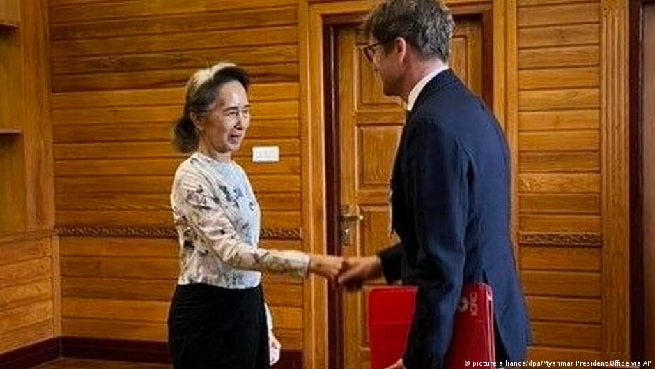 Myanmar: Aung San Suu Kyi meets Red Cross official, junta says