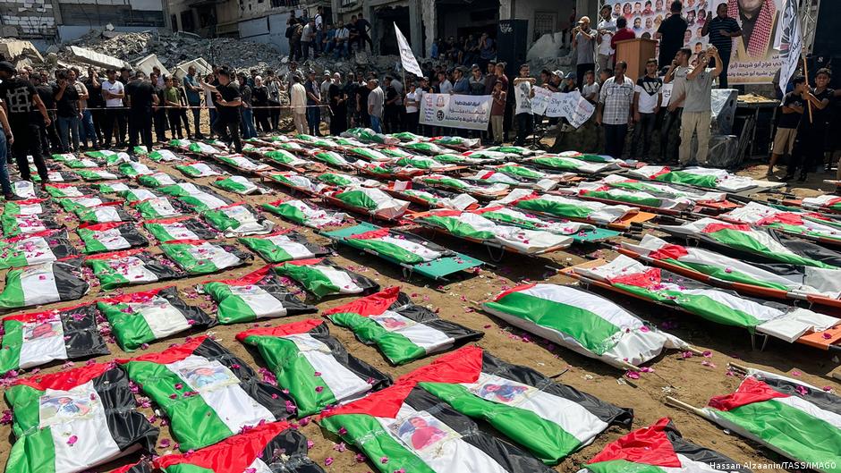 Gaza sepulta a 112 víctimas de bombardeo israelí de 2023
