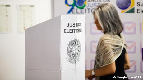 Por que o direito ao voto das mulheres é alvo de ataques