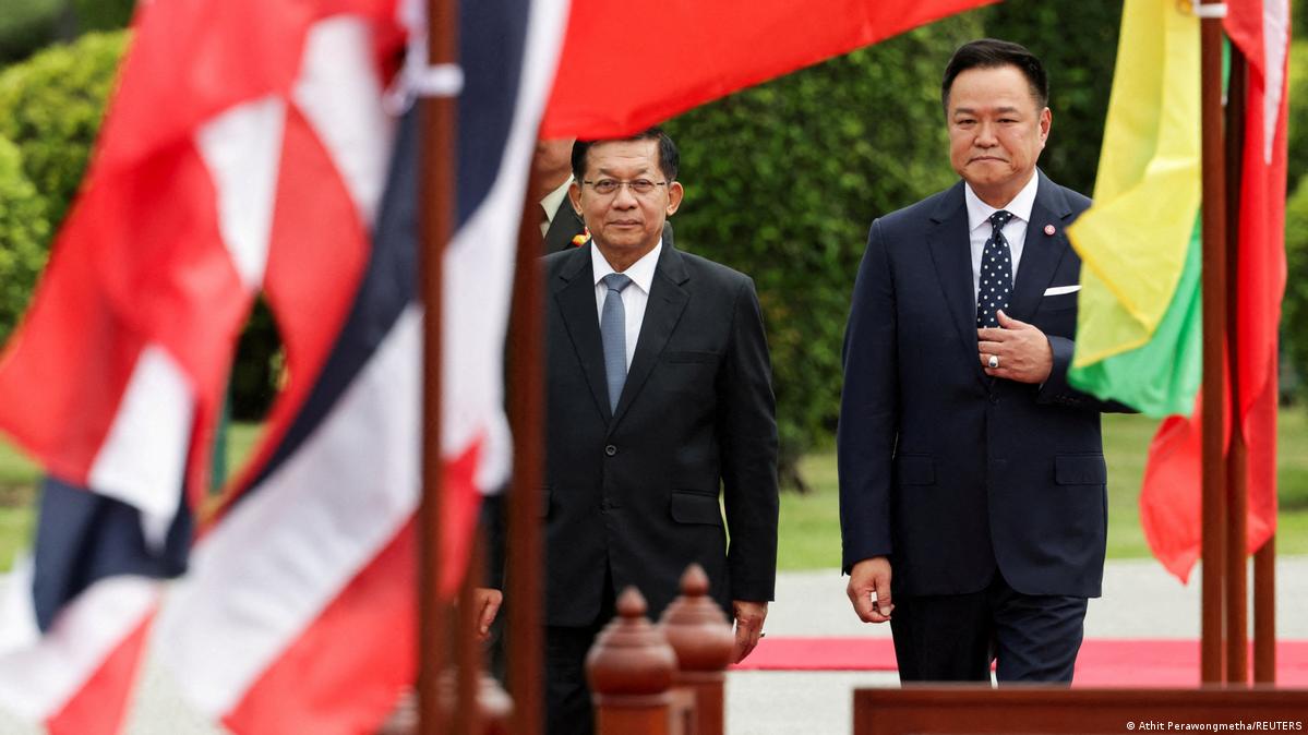 Thailand's Prime Minister Anutin Charnvirakul and Myanmar's President Min Aung Hlaing attend a welcoming ceremony at the Government House in Bangkok, Thailand, August 6, 2026