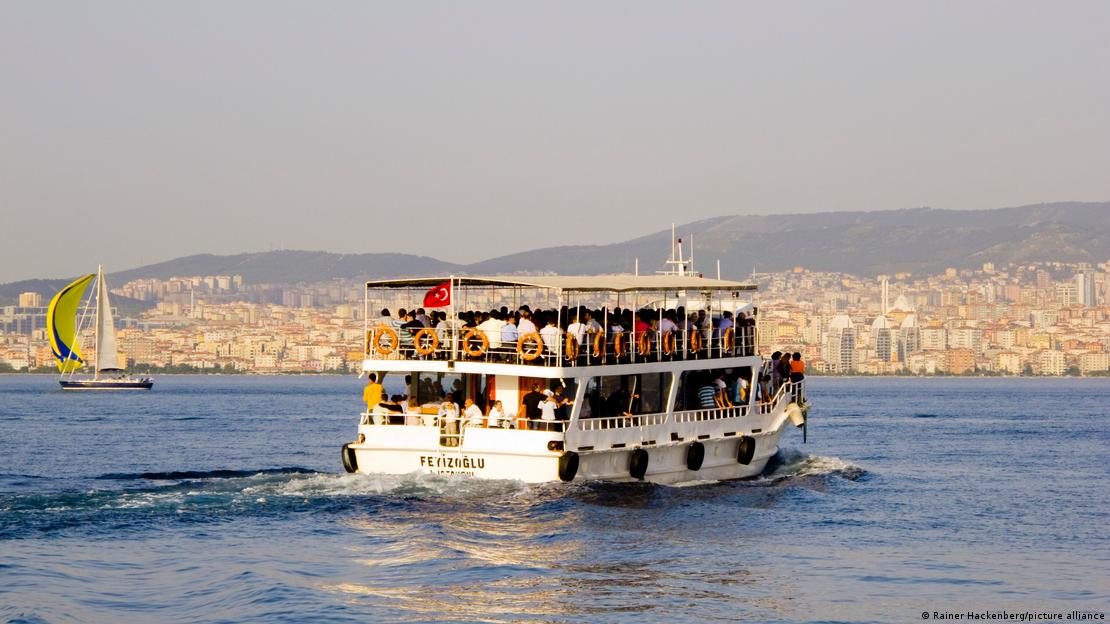 Büyükada'dan Kartal'a doğru giden vapur