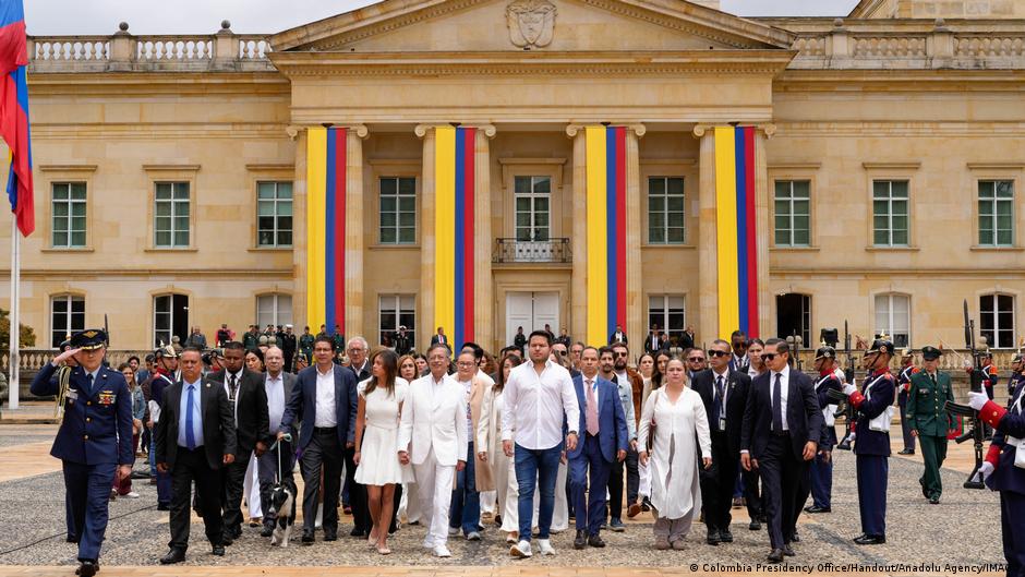 Senado de Colombia autoriza a Petro a salir del país