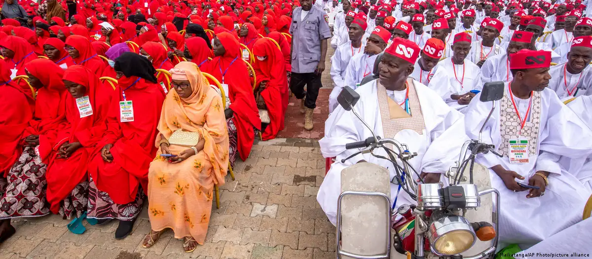 Nigeria marries 1,500 couples in mass wedding