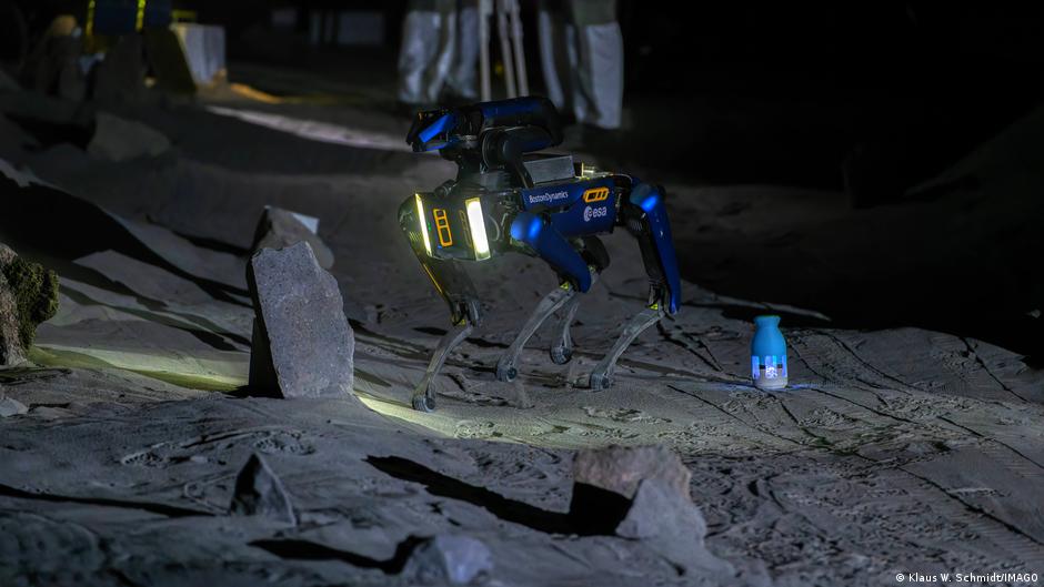 China enviará perros robot a la Luna para su base de 2035