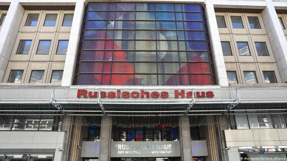 Русский дом в Берлине: закрыть или оставить?