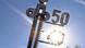 Symbolbild Hitze | Thermometer vor blauem Himmel und Sonne Symbolbild Hitze | Thermometer vor blauem Himmel und Sonne