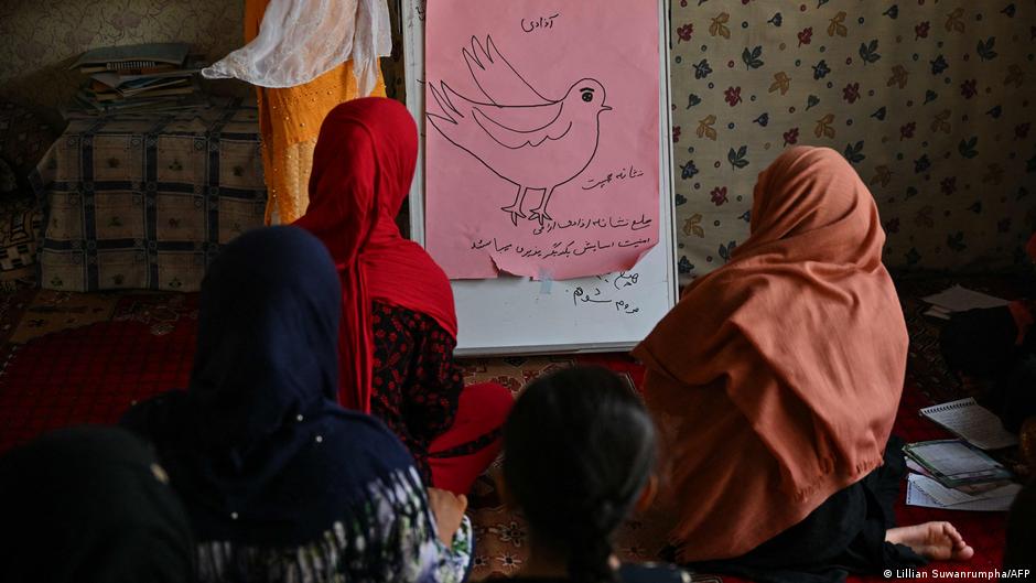 Cinq ans après le retour des Talibans, des femmes résistent
