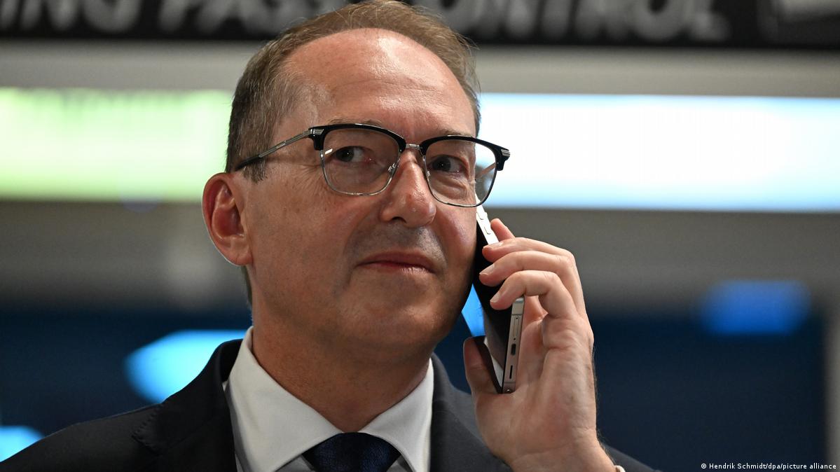 Deutschland Schkeuditz 2026 | Bundesinnenminister Dobrindt nach Drohnen-Vorfall am Flughafen 德国联邦内政部长多布林特:“真正的秘密机构”