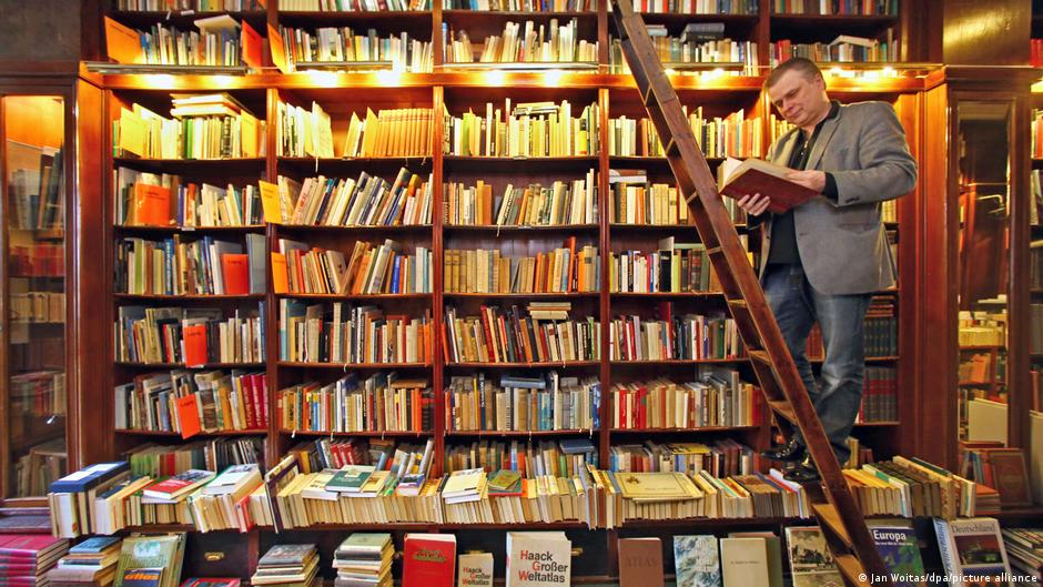 Німецькі букіністи б'ють на сполох: ШІ полює за книгами