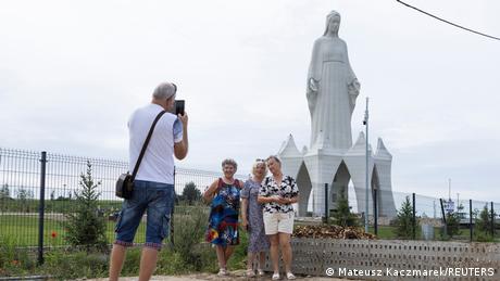 Kann eine Riesen-Madonna Polens Kirche retten?