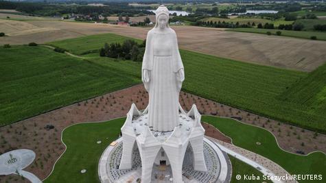 Statuja madhështore e Virgjëreshës Mari në Konotopie të Polonisë