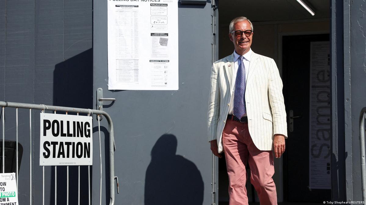 Sübhəli şəxsin Nigel Farage-a hücum daxil olmaqla terror aktları planlaşdırdığı iddia edilir [Fayl fotosu: 13 Avqust 2026] Şəkil: Toby Shepheard/REUTERS