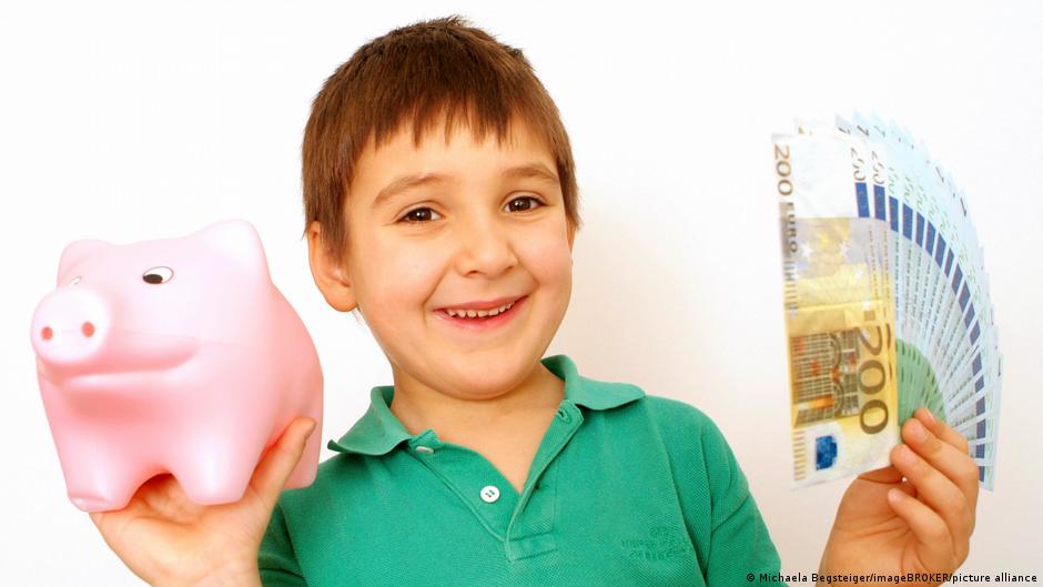 German lawmakers back monthly state pension contributions for children, with families able to add more