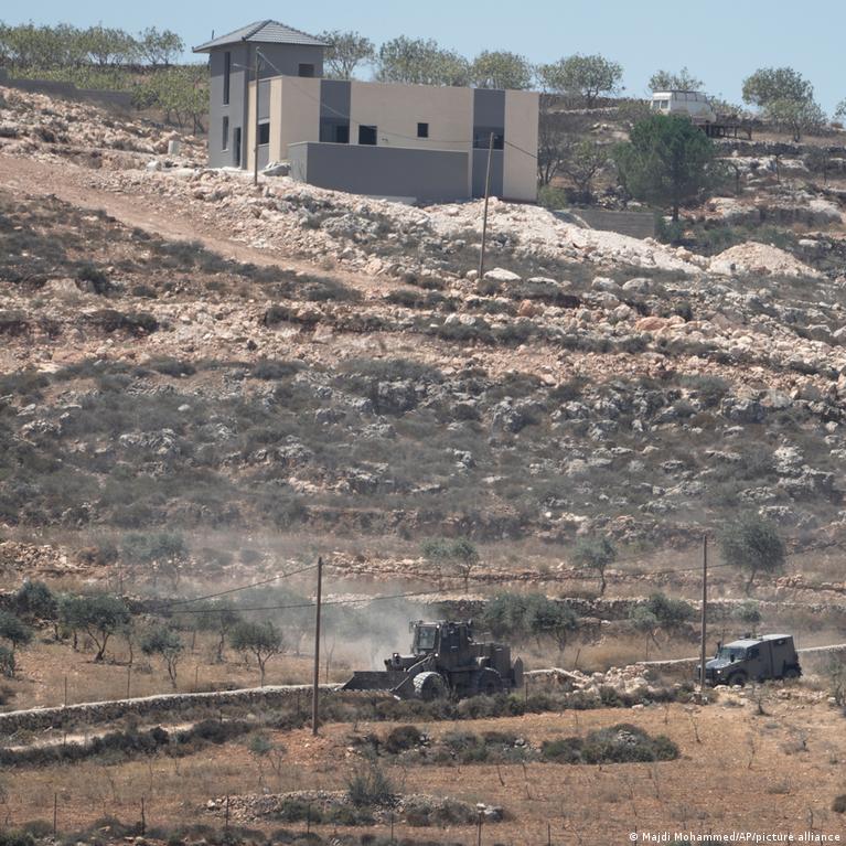 Israeli military sends soldiers to protect 3 West Bank homes as settlers besiege village of Qusra; UN urges immediate action