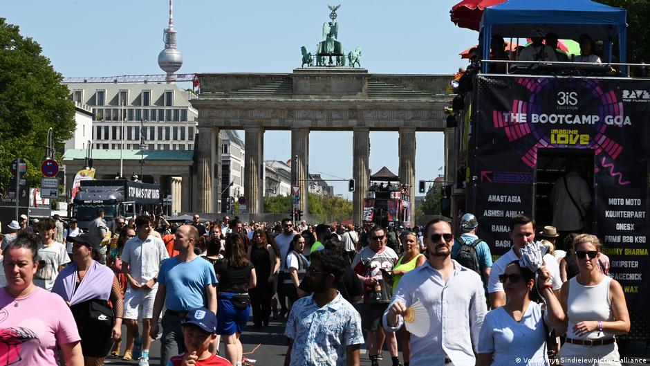 Germany: Berlin techno fans pause for Pride attack victims