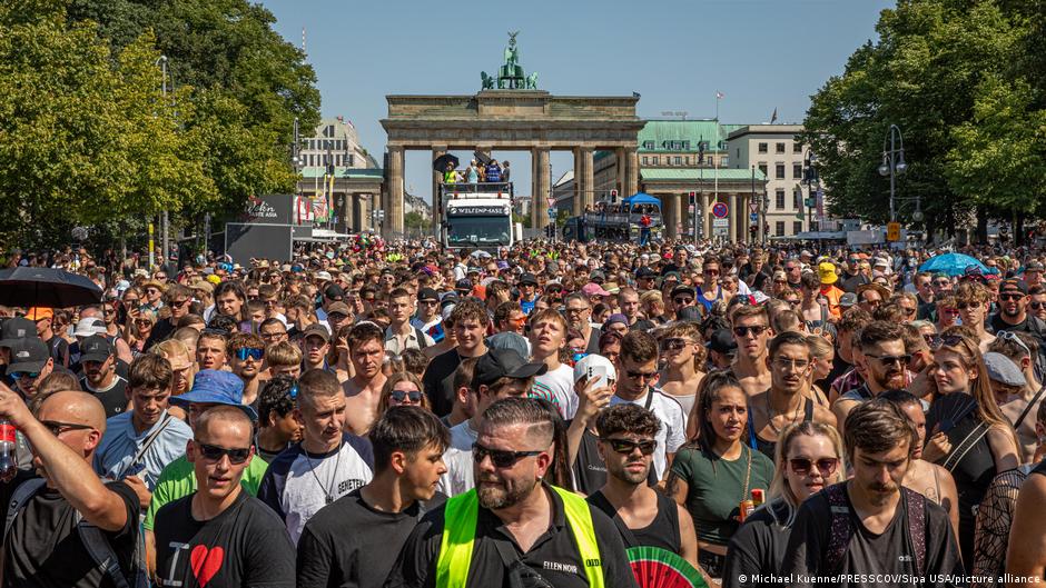 Germany: Berlin techno fans pause for Pride attack victims