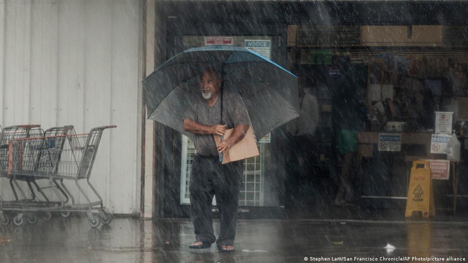 US: Hurricane Lala brings Hawaii heavy rain, strong winds