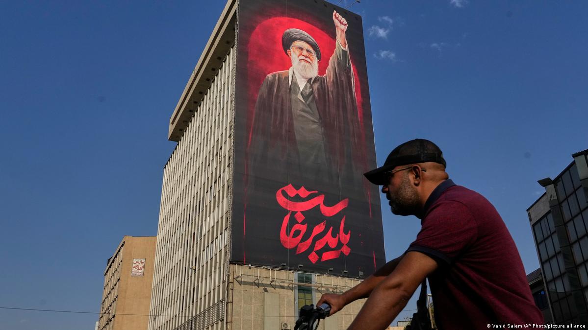 İranın hakim rejimi informasiya əldə etməyə ciddi nəzarət edir Şəkil: Vahid Salemi/AP Photo/picture alliance