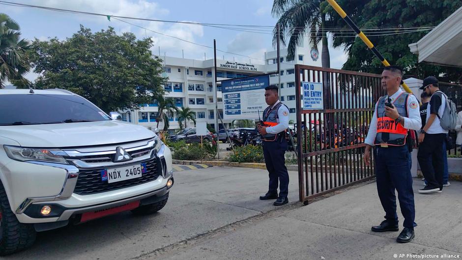 Philippines: student livestreams school shooting