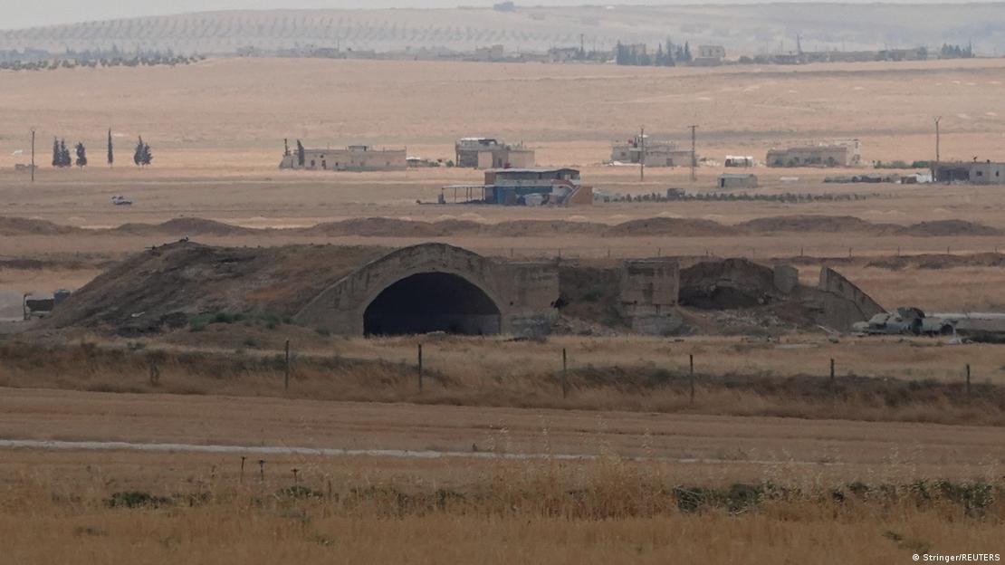 Ebu Zuhur Askerî Hava Üssü'nde bir hangar Ebu Zuhur Askerî Hava Üssü'nde bir hangar