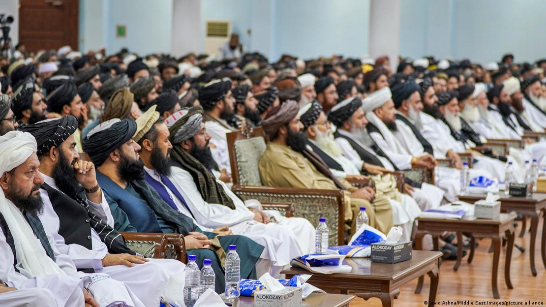طالبان کے عہدیدار 15 اگست 2026 کو افغانستان کے دارالحکومت کابل میں لویا جرگہ خیمے میں طالبان کی اقتدار میں واپسی کی پانچویں سالگرہ کے موقع پر منعقدہ تقریب کے دوران حاضرین میں بیٹھے ہیں طالبان کے عہدیدار 15 اگست 2026 کو افغانستان کے دارالحکومت کابل میں لویا جرگہ خیمے میں طالبان کی اقتدار میں واپسی کی پانچویں سالگرہ کے موقع پر منعقدہ تقریب کے دوران حاضرین میں بیٹھے ہیں